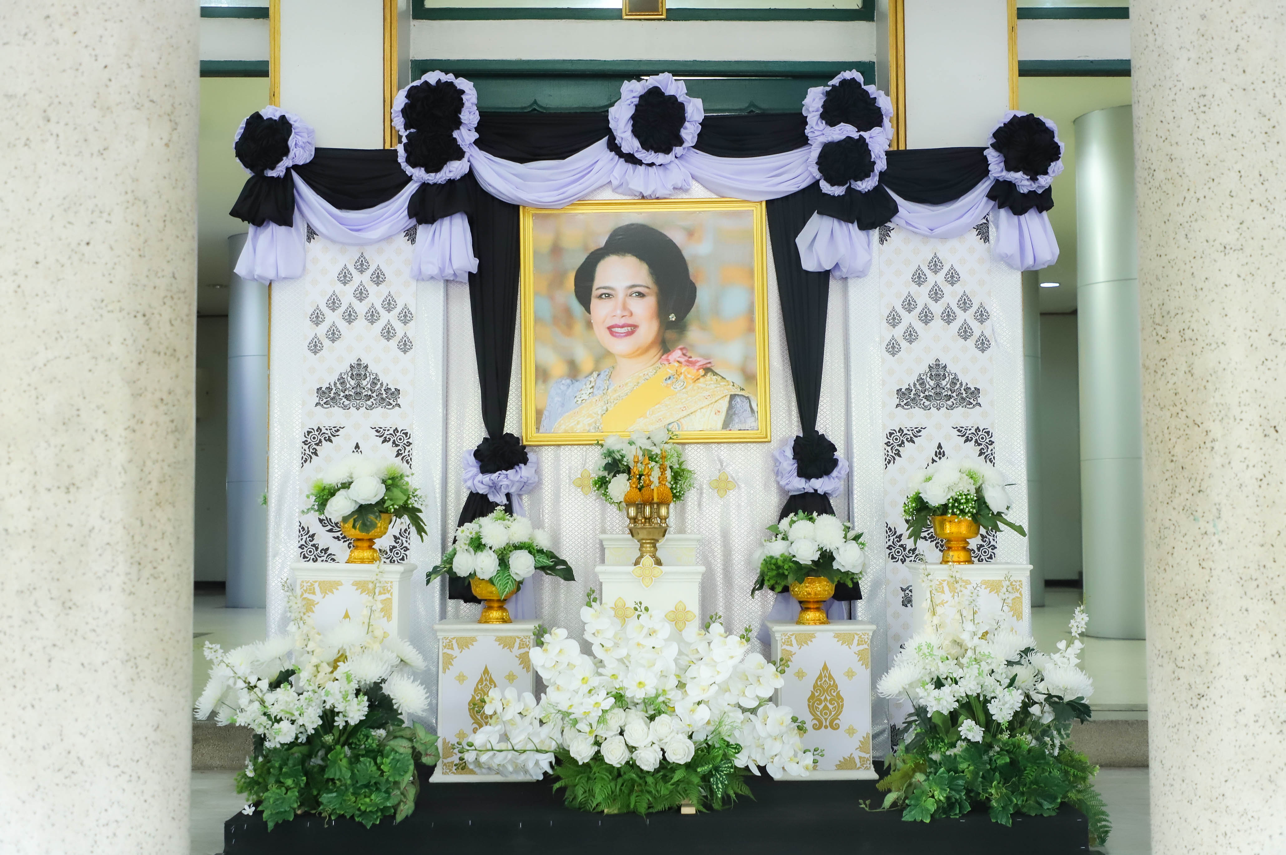 title - ส.ป.ก. ร่วมเข้าเฝ้าฯ รับเสด็จพระพิธีธรรมสวดพระอภิธรรมพระบรมศพ สมเด็จพระนางเจ้าสิริกิติ์ พระบรมราชินีนาถ พระบรมราชชนนีพันปีหลวง